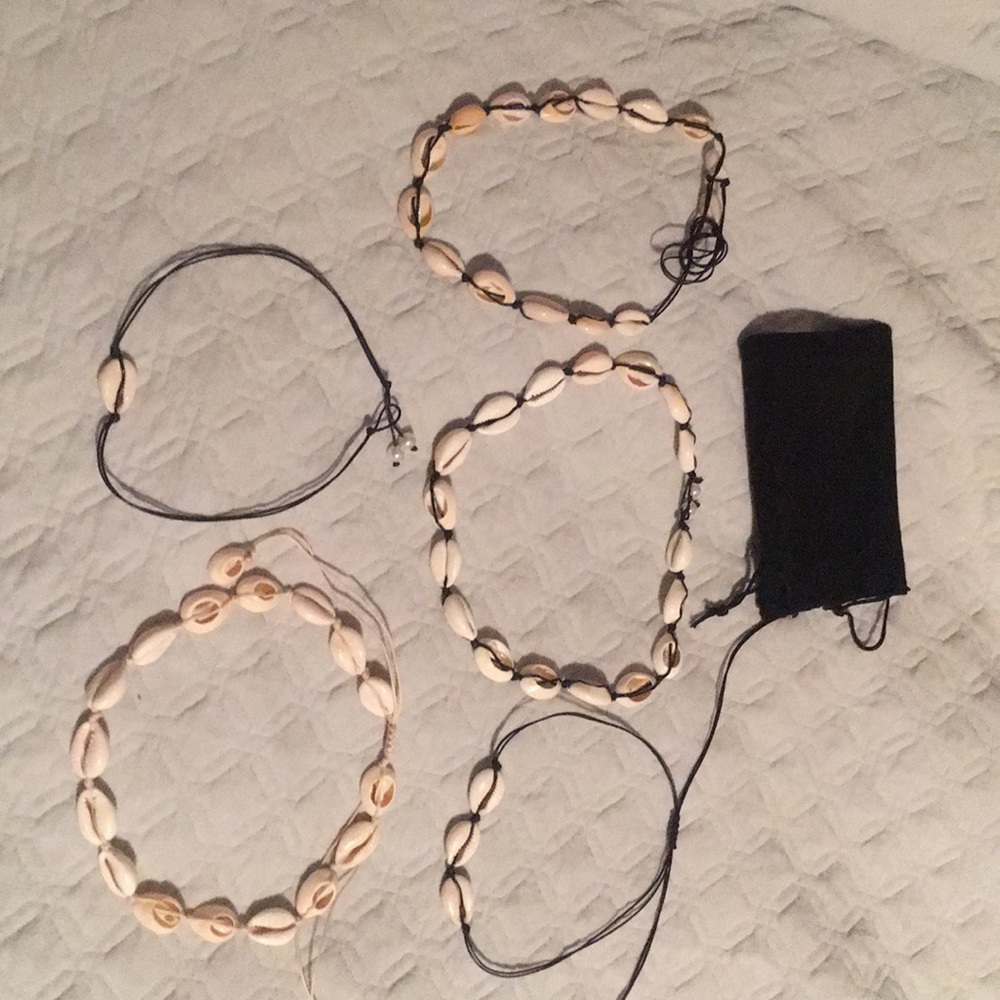 Shell 🐚 necklace bundle new without tags